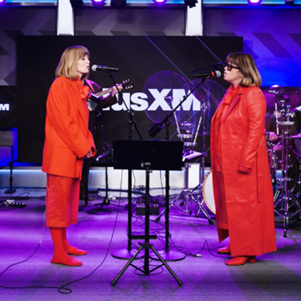 Listen to "Everybody Hurts (SiriusXM Session)"